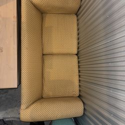 LOVE SEAT W/PULL OUT BED