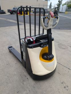 Crown electric pallet jack model wp3045-45 4105 hours