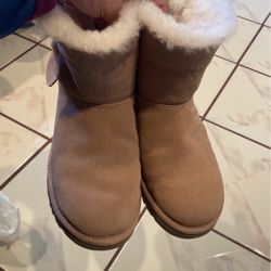 UGG BOOTS ONLY USED ONE TIME 