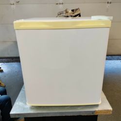 white mini fridge 