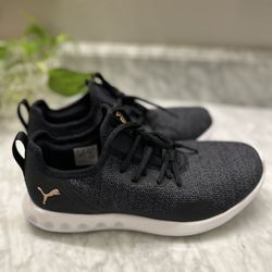 Puma Women Sneaker Size 7.5 New Full box 