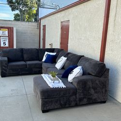 Balisnoe Sectional Couch! (FREE DELIVERY 🚚)