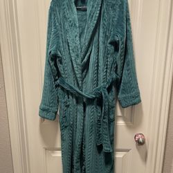 Super soft Robe unisex size L, with pockets on each side brand new. Pix doesn’t do justice gorgeous.