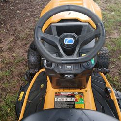 Riding Lawnmower 