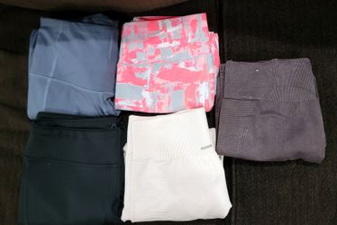 5 pairs of leggings all size M, some new