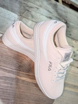 Fila Low-Top Sneakers in Light Pink size 9