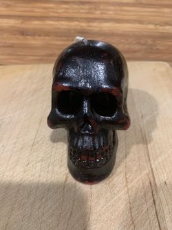 Freestanding Skull Candle