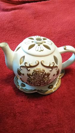 Gold/Ivory Teapot Candle Holder