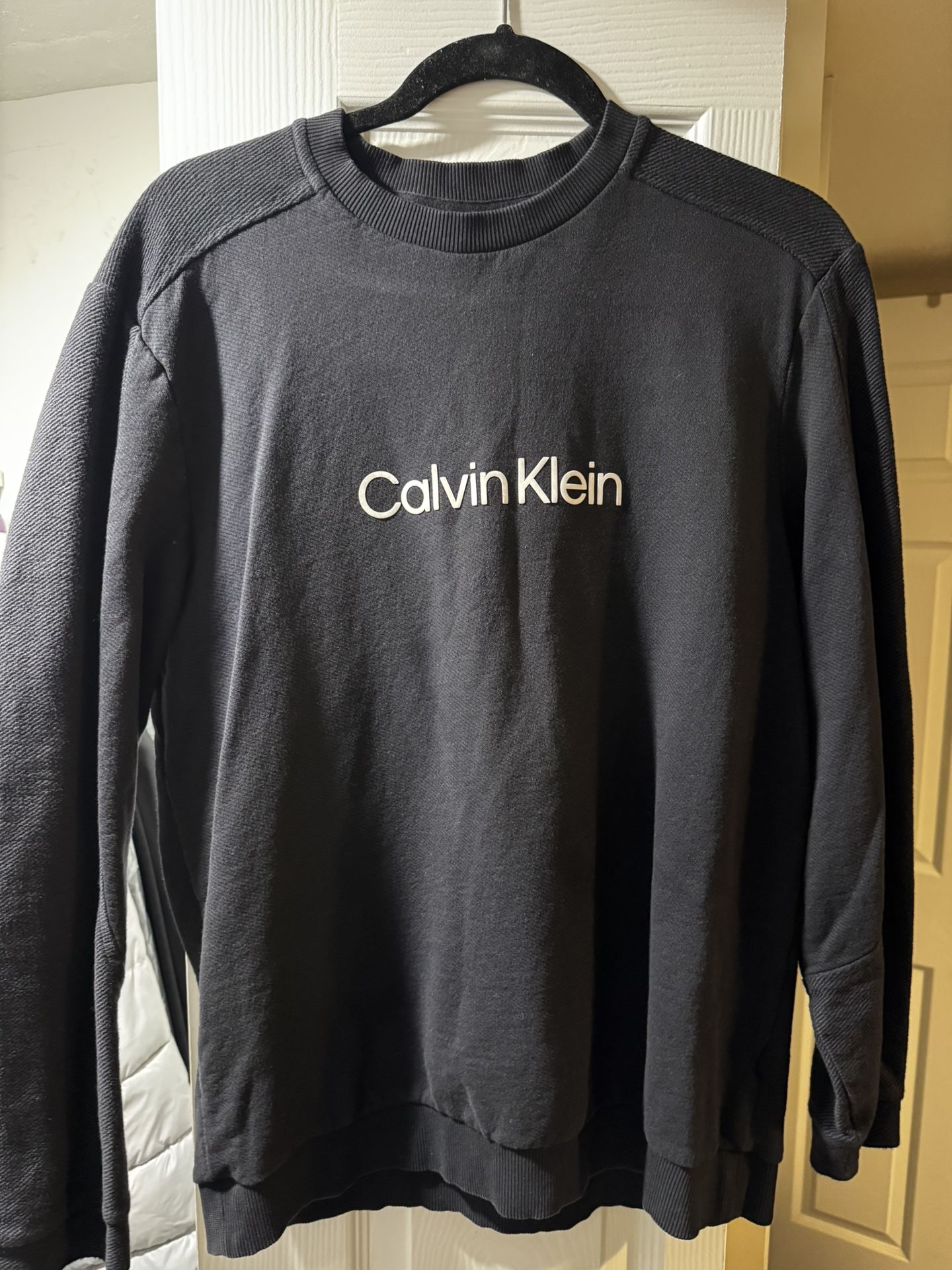 🧥 Selling Gently Used Clothes – Variety of Styles & Sizes 🩳👚