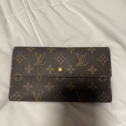 Lv Monogram International Wallet 