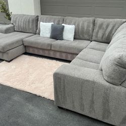 Stunning Light Gray Sectional Couch In Perfect Condition - Free Delivery 🚚 