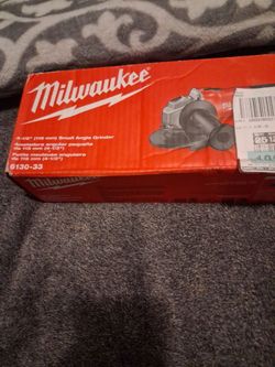 Milwaukee 4 1/2 " (115 mm) Small Angle Grinder