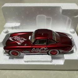 1:24 Christmas limited Coca-Cola co-branded Mercedes-Benz 300SL Classic Car Model Collector Grade
 