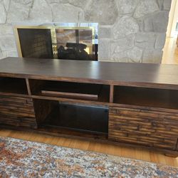 TV CONSOLE WOODEN