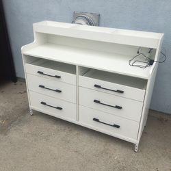 6 Drawer Dresser With Shelf & LED Lights And Remote