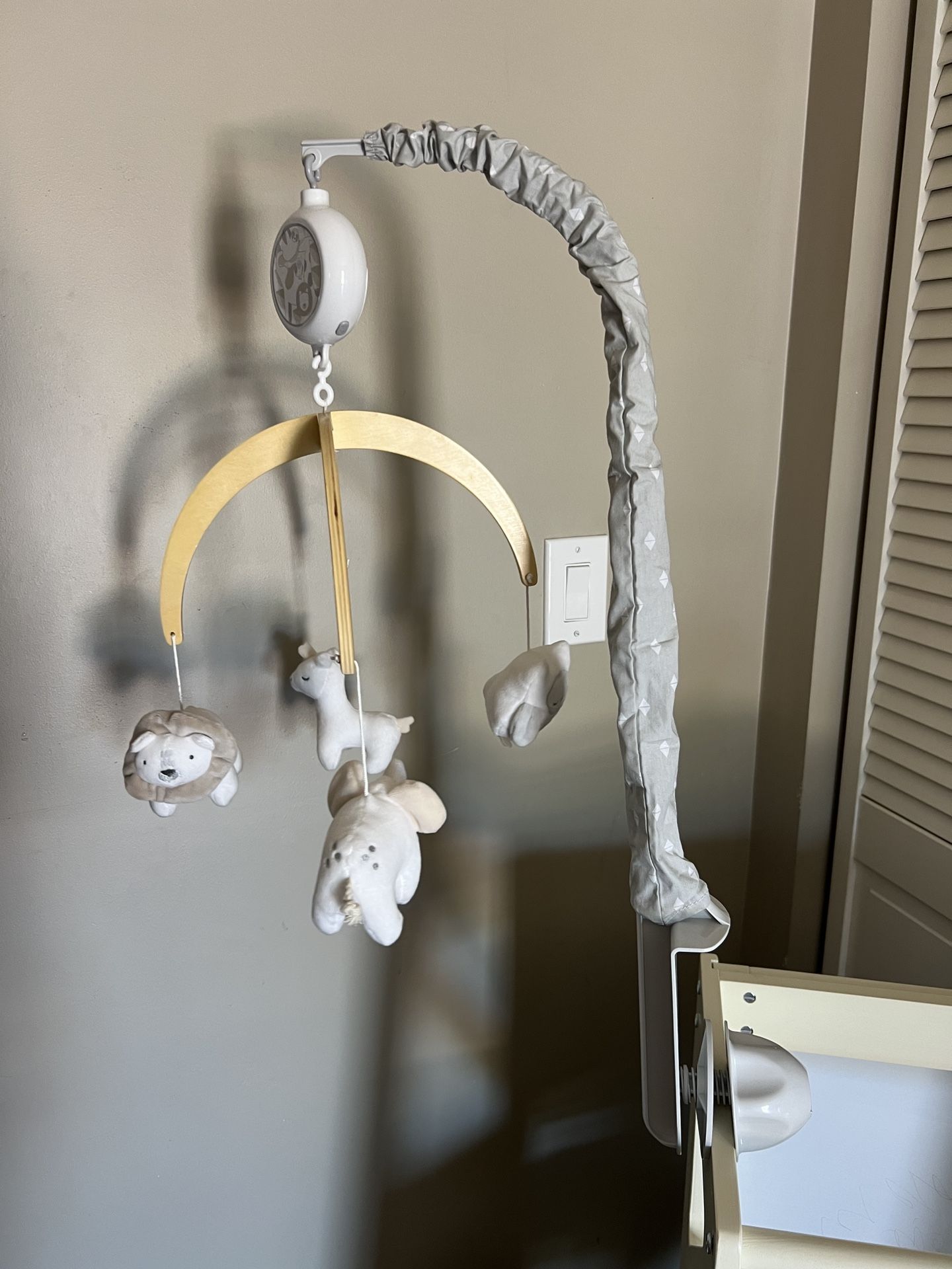 Modern Baby Crib Mobile with Music Box – Neutral Design
