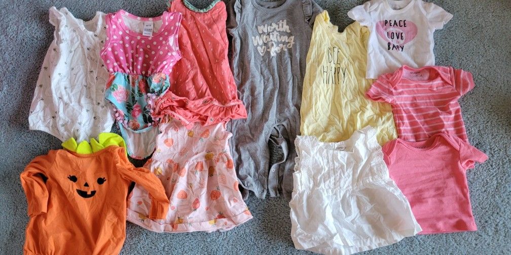 Lot of baby girl clothes size 3m to 12m, accessories, bibs, bowls, towels, Cups, Bottles, Nipples, etc