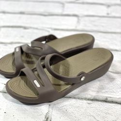 Women’s croc sandals