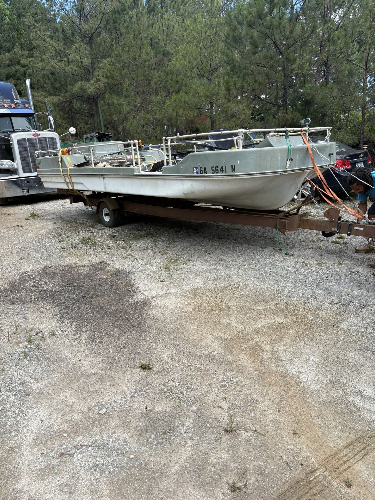 18FT Boat For Sell As-is) W/ Trailer