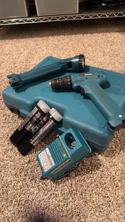 Makita Drill Driver and Flashlight- Charger and 2 Batteries