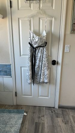 Sleeveless David’s Bridal Dress Size 16