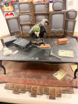 Joker statue