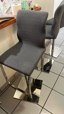 Free Barstool– Set of 3