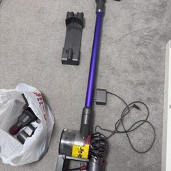 Dyson v8 Stick Vacuum 