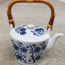 Beautiful Rare Authentic ASIAN TEA POT Nice!