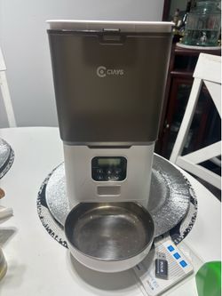 Automatic pet feeder