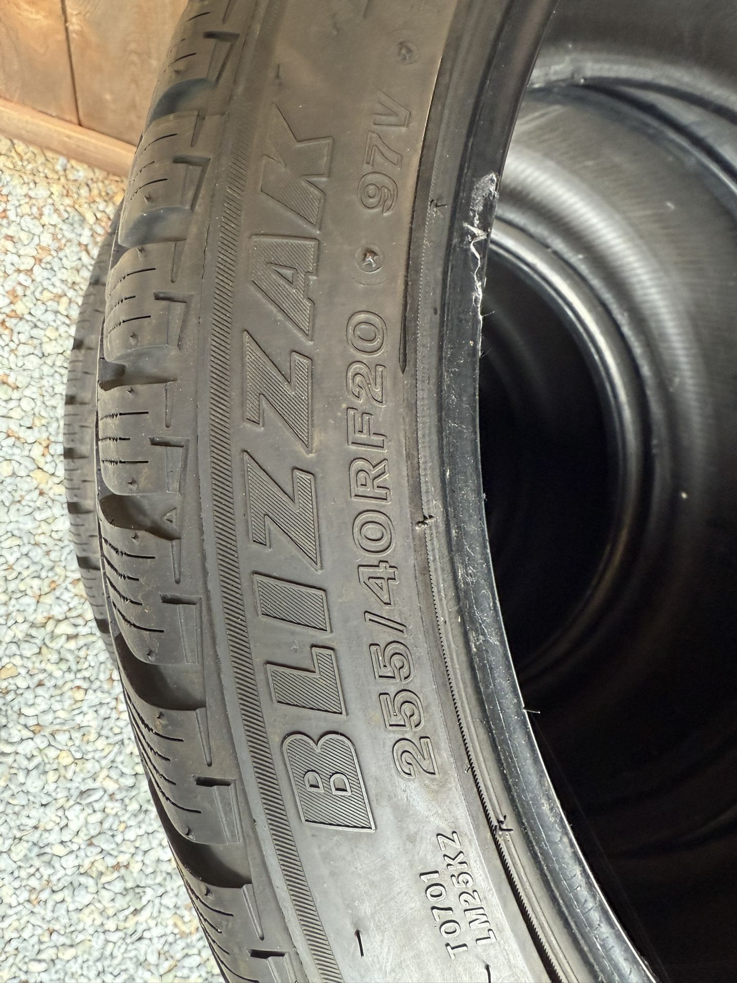 Blizzak Snow Tires 255/40RF20