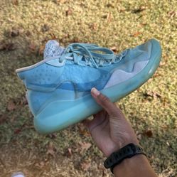 KD 12 “Blue Gaze”