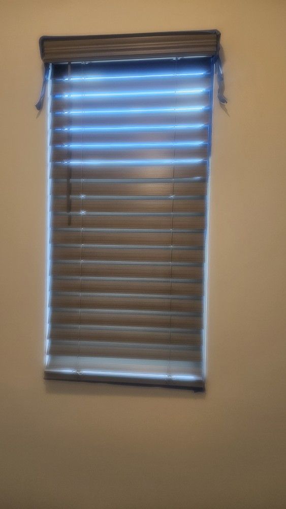 Wow, 4 Cordless EZ Lift Shades Like New 2.5 Inch Slats