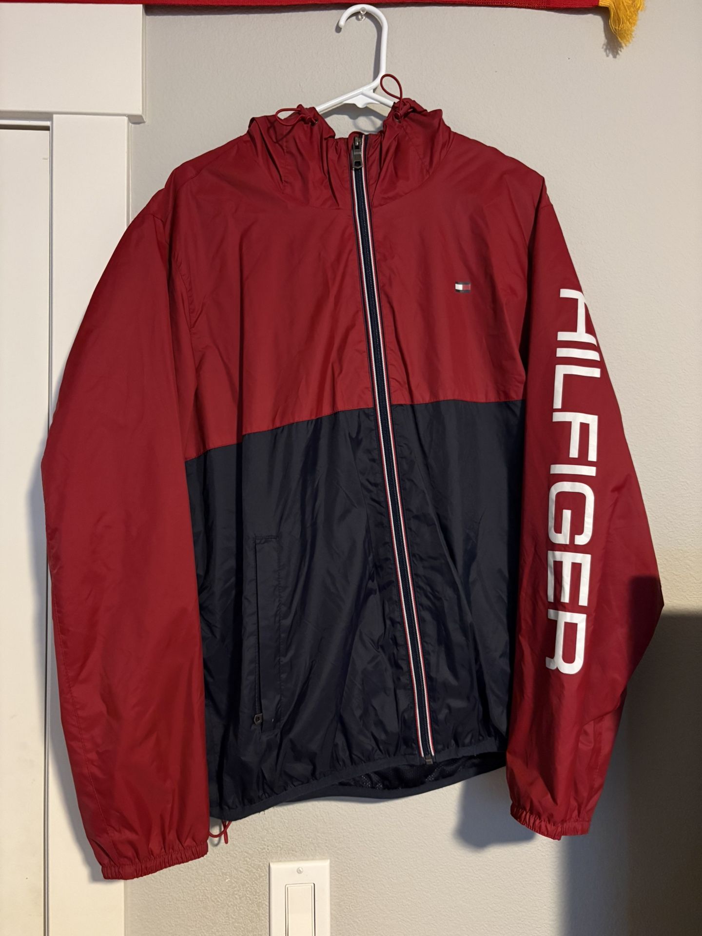 Tommy Hilfiger Men's Lightweight Hooded Rain Jacket