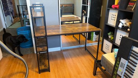 Desk with built in book shelf