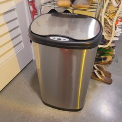 Large Trash Can  13.2 G