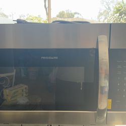 Fridgeaire Microwave 