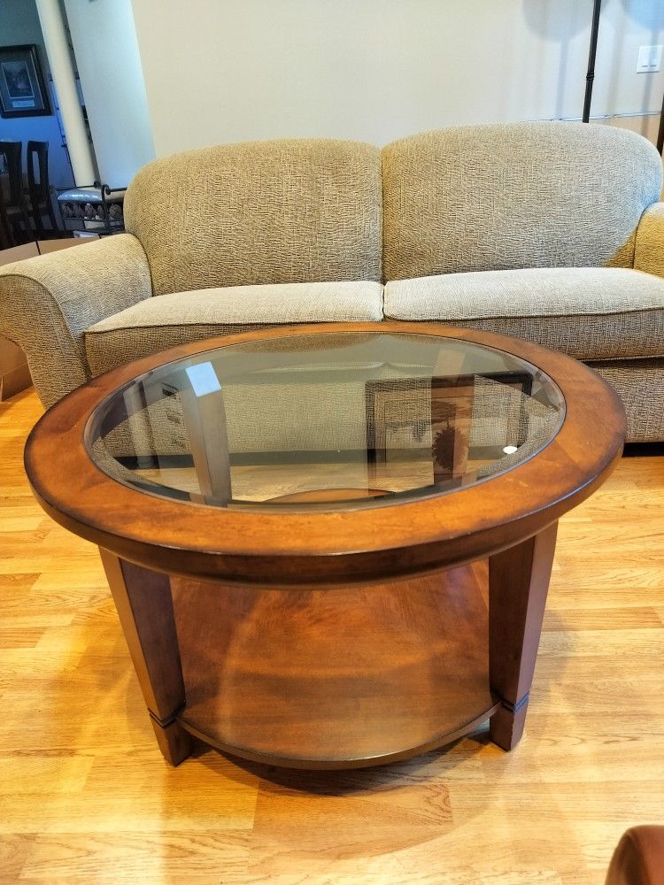 Chocolate Oak Round Coffee Table 36in diameter