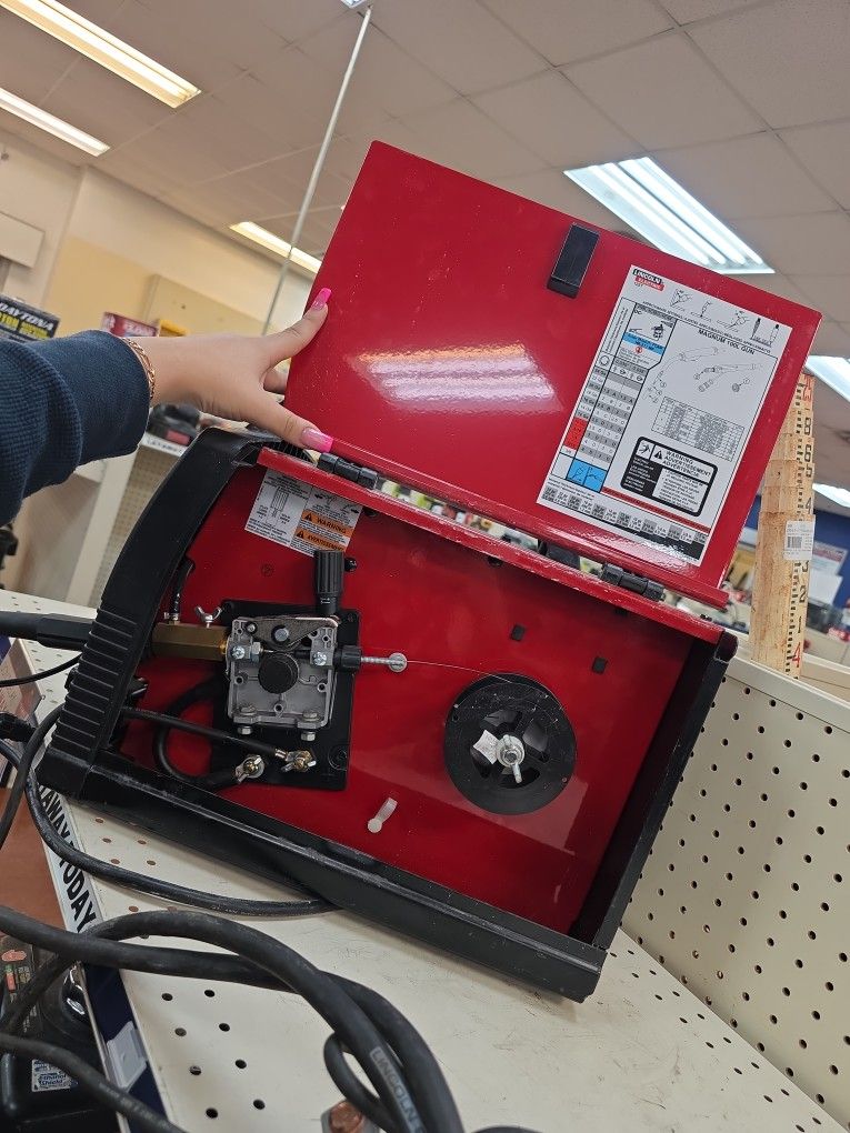 LINCOLN ELECTRIC WELDER (Read Description)
