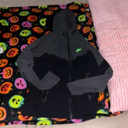 Nike wind breaker tech