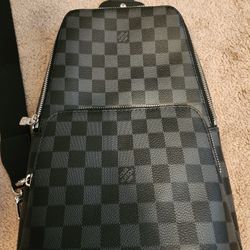 Louis Vuitton Avenue Bag 