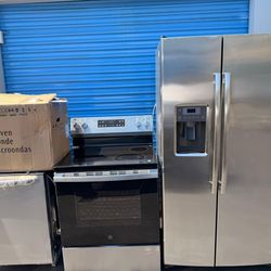 full kitchen appliances  (combo) package set GE (refrigerator, stove, microwave, dishwasher)