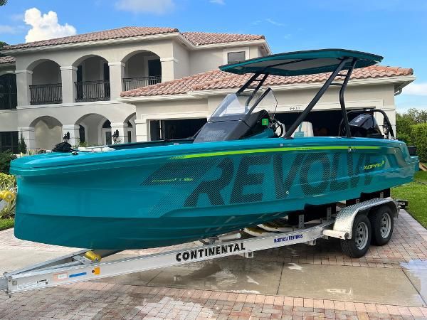 2021 Axopar 22 T-top Jobe Trim.