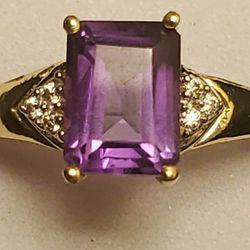 10 kt gold 1.35 emerald cut amethyst with 6 white 💎 diamond accents ring size 7