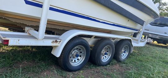Sea ray 250 cabin cruiser