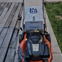 Lawnmover Husqvarna Self Propelled In Excellents Conditions 