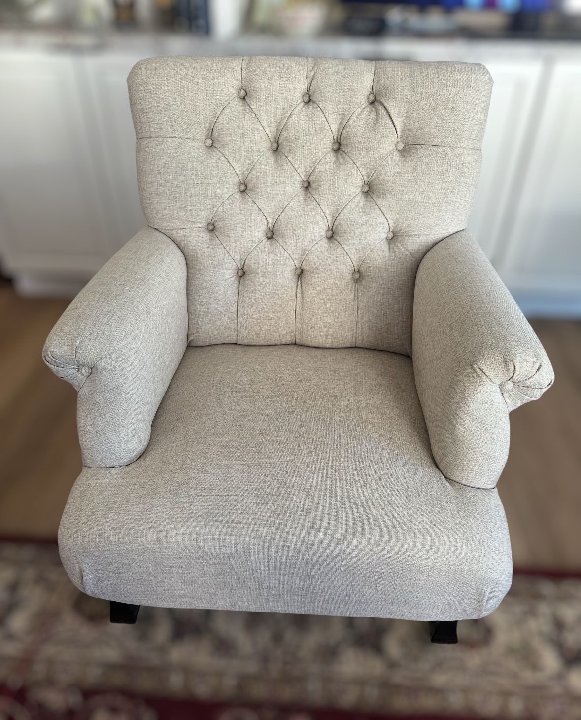 Cream Tufted Back Armchair w/ Blk/ Brown Legs