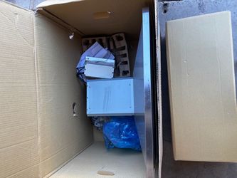 Anzio 30” Chimney hood  small dent