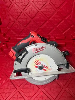 Milwaukee M18 2631-20 Brushless 7-1/4" Circular Saw - Tool Only