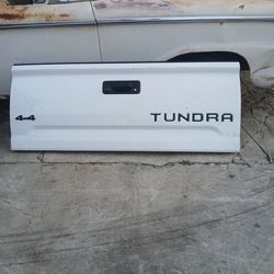 2014-2021 TOYOTA TUNDRA 4X4 TAILGATE!!475$